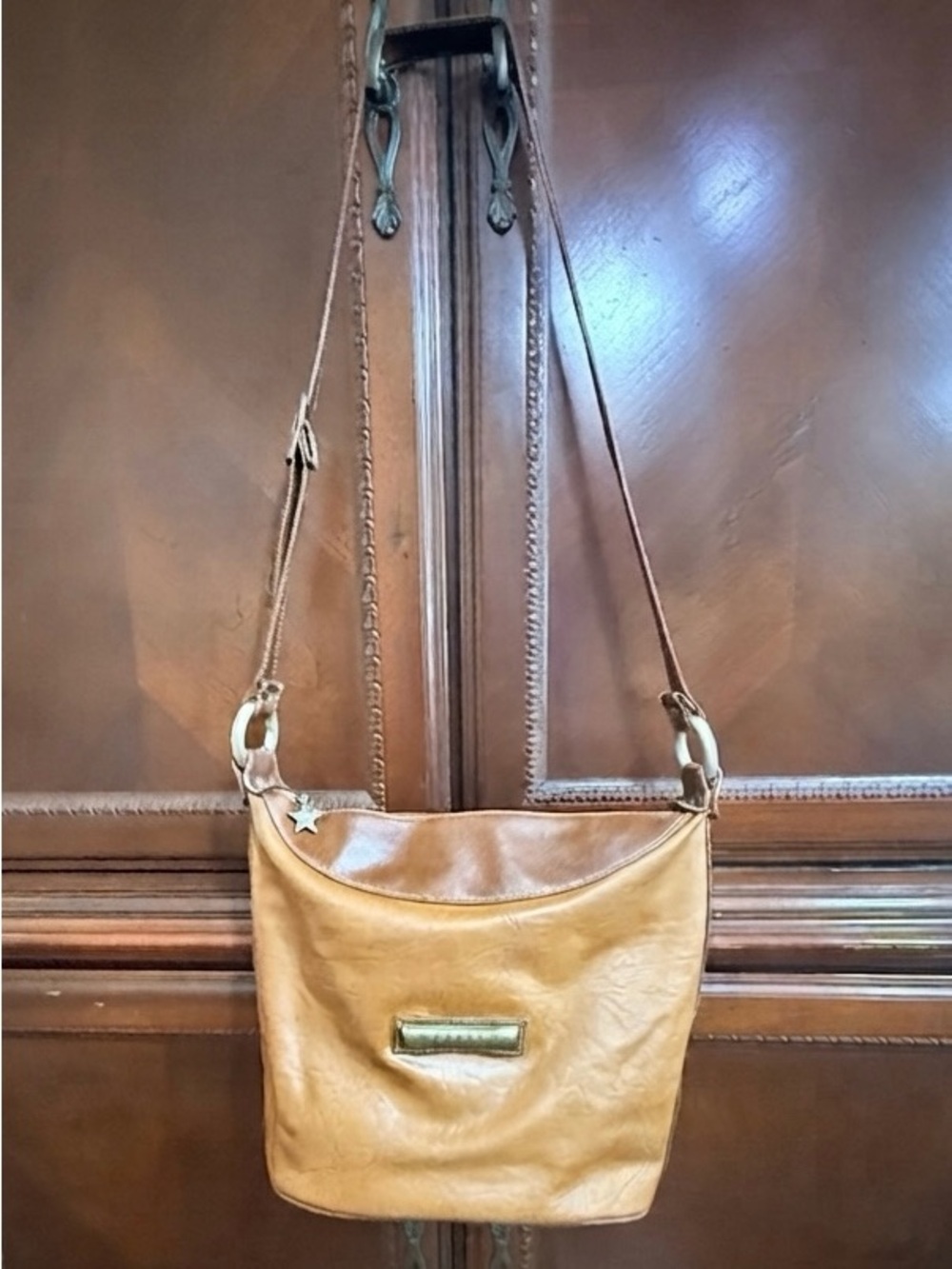 Capezio Two-Tone Vintage
Leather Shoulder Bag/crossbody
|Bronze Hardware | EUC - Picture 4 of 14